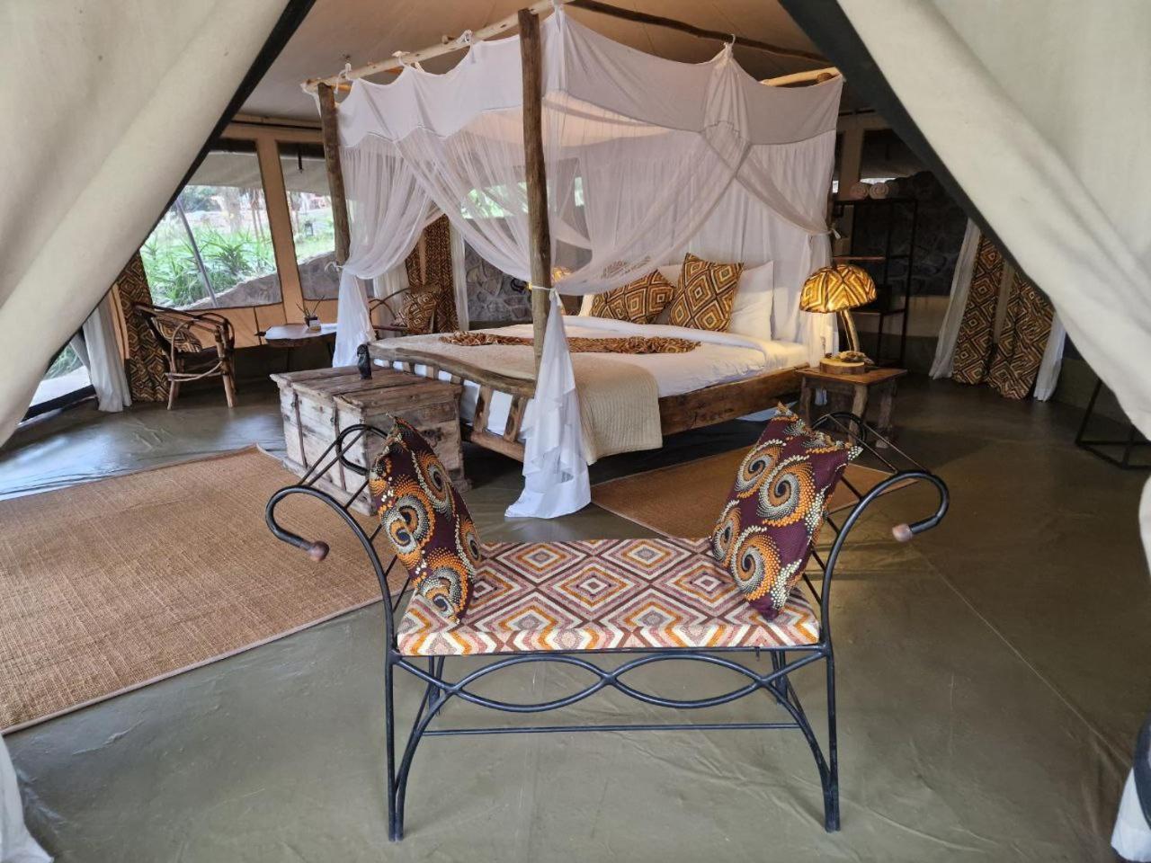 Dolly Farm & River Camp, Luxury Tents Usa River Eksteriør billede