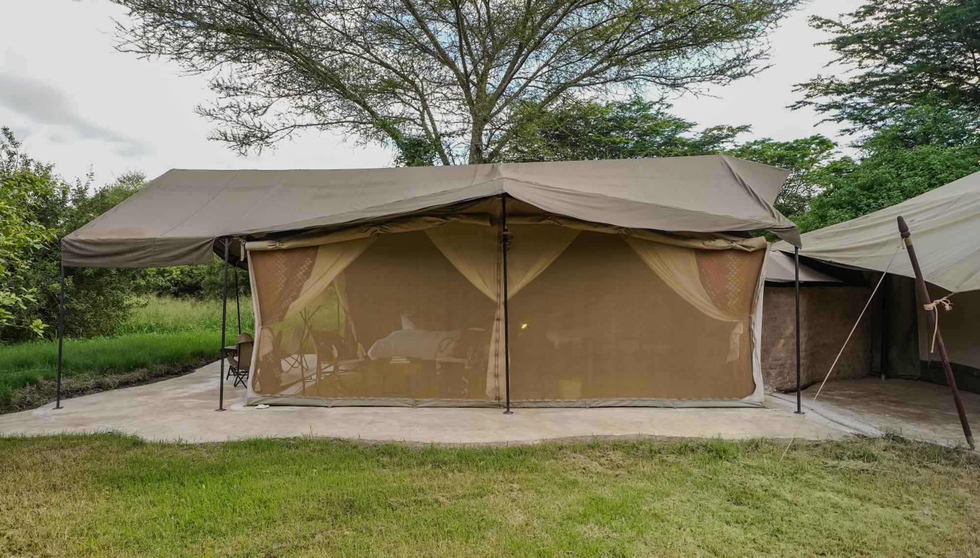 Dolly Farm & River Camp, Luxury Tents Usa River Eksteriør billede