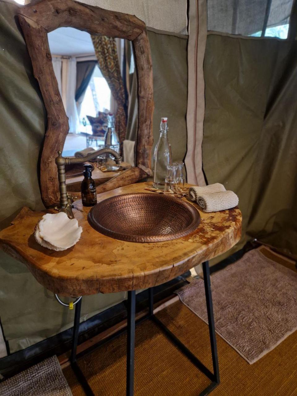 Dolly Farm & River Camp, Luxury Tents Usa River Eksteriør billede