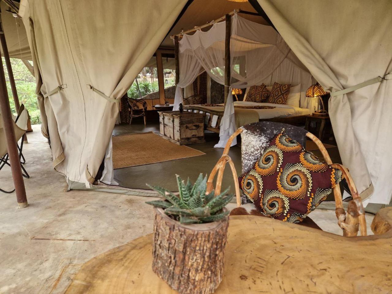 Dolly Farm & River Camp, Luxury Tents Usa River Eksteriør billede