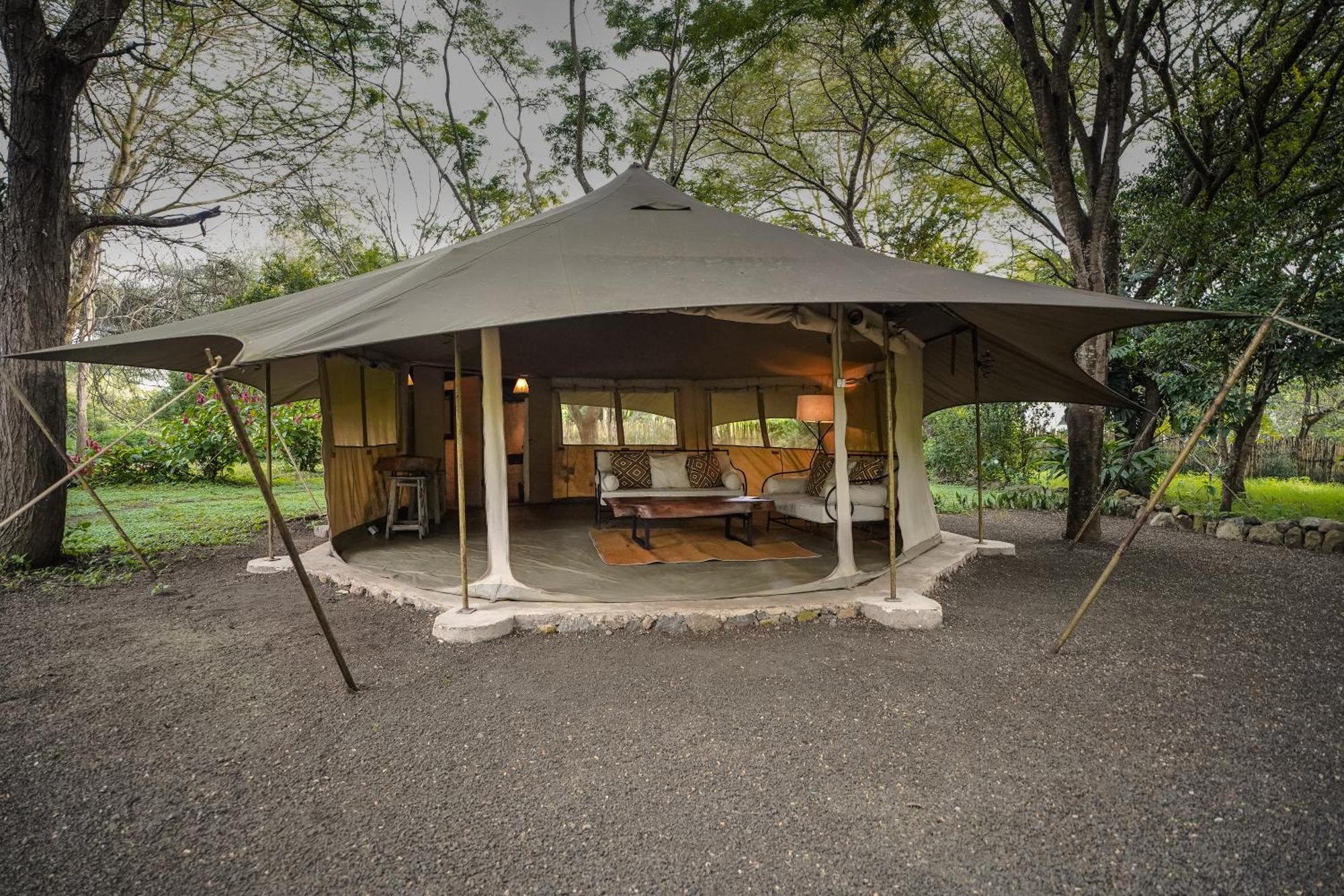 Dolly Farm & River Camp, Luxury Tents Usa River Eksteriør billede